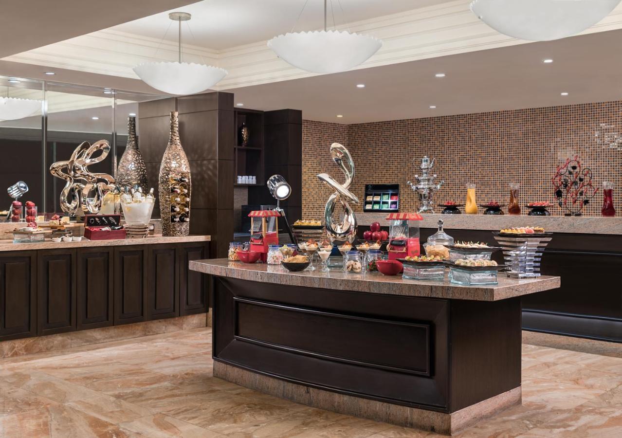 Crimson Hotel Filinvest City, Manila Muntinlupa City Екстериор снимка The buffet at Wynn