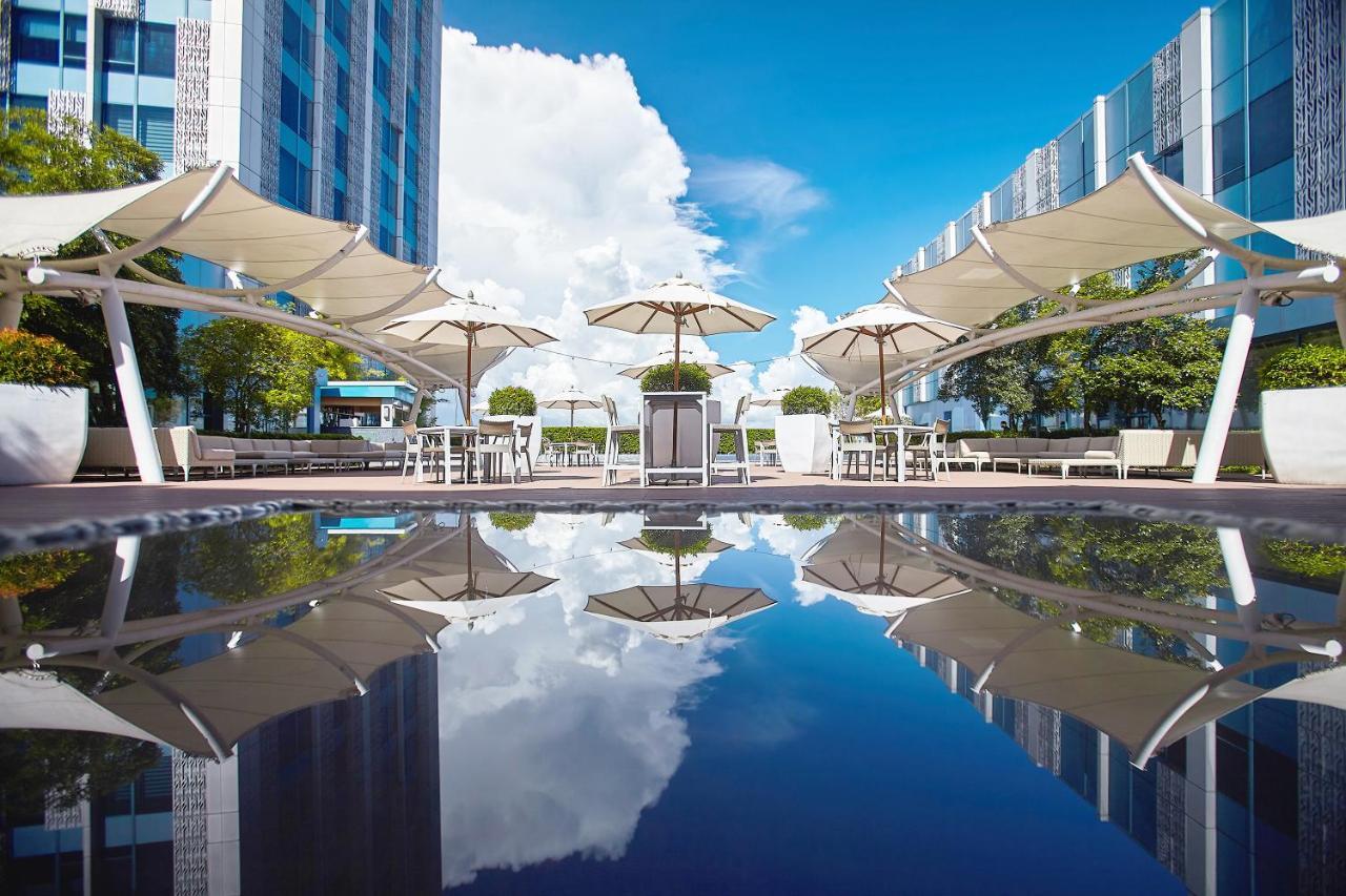 Crimson Hotel Filinvest City, Manila Muntinlupa City Екстериор снимка The pool at the Ritz-Carlton, South Beach