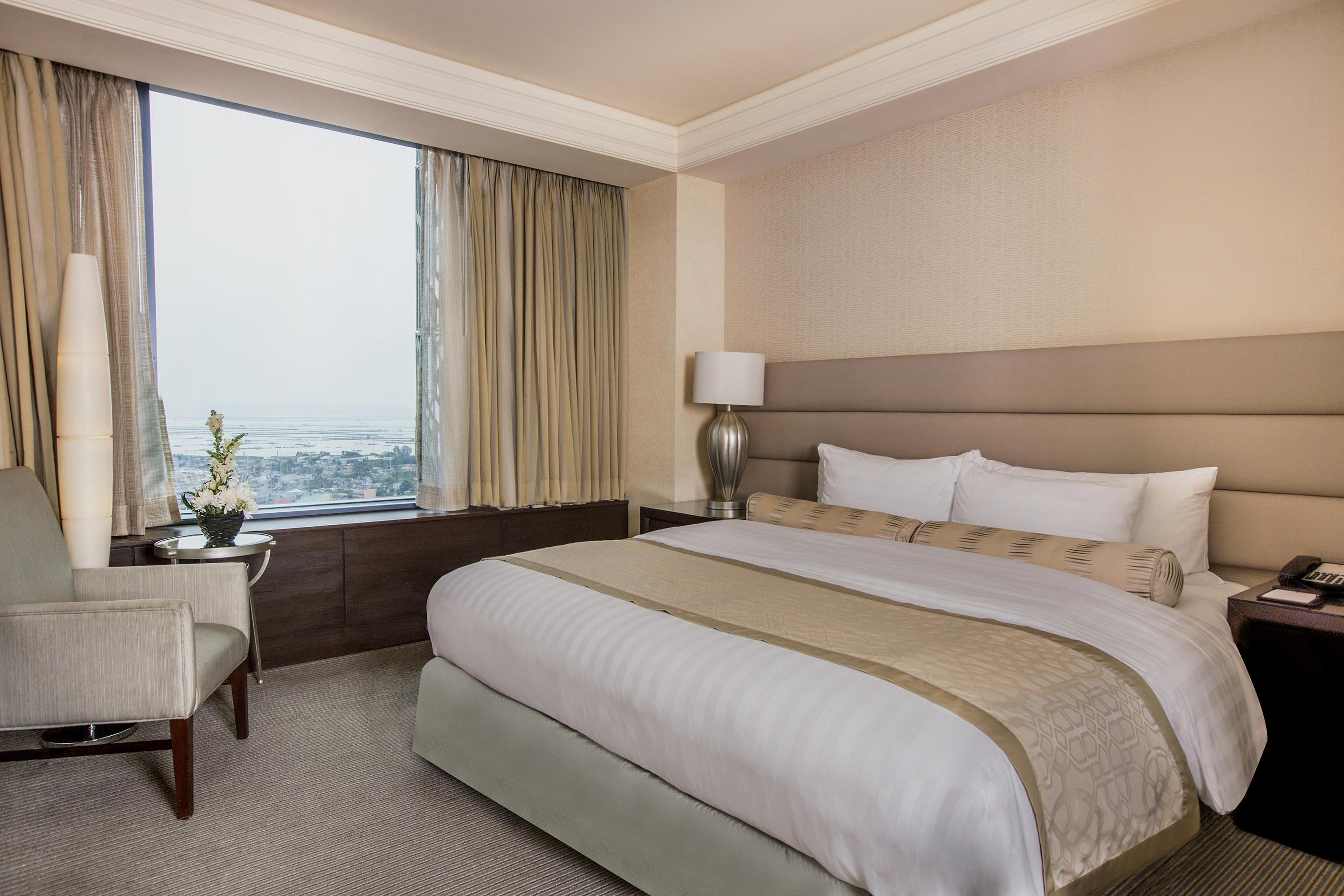 Crimson Hotel Filinvest City, Manila Muntinlupa City Екстериор снимка A bedroom at the hotel