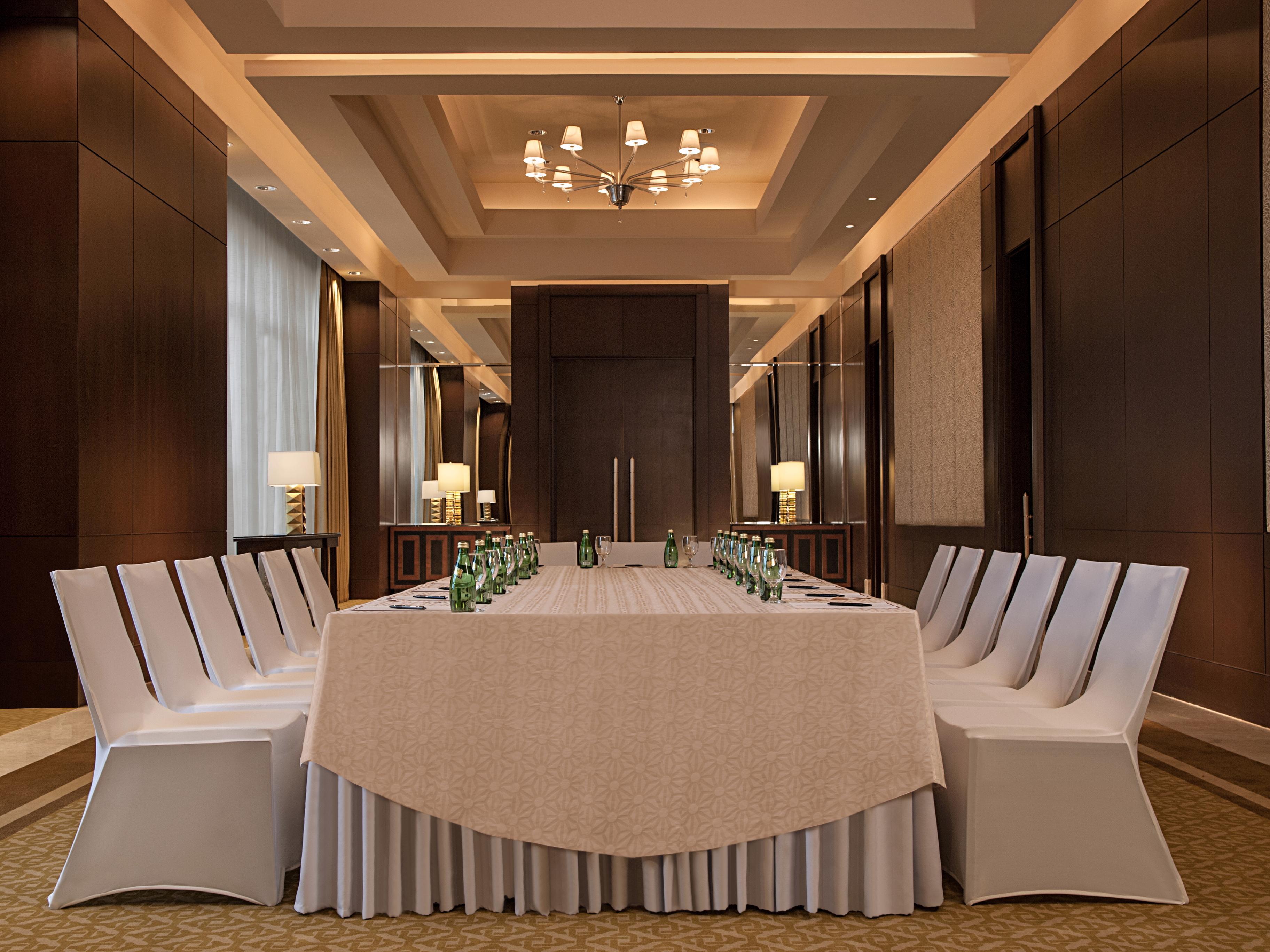 Crimson Hotel Filinvest City, Manila Muntinlupa City Екстериор снимка The Royal Meeting Room