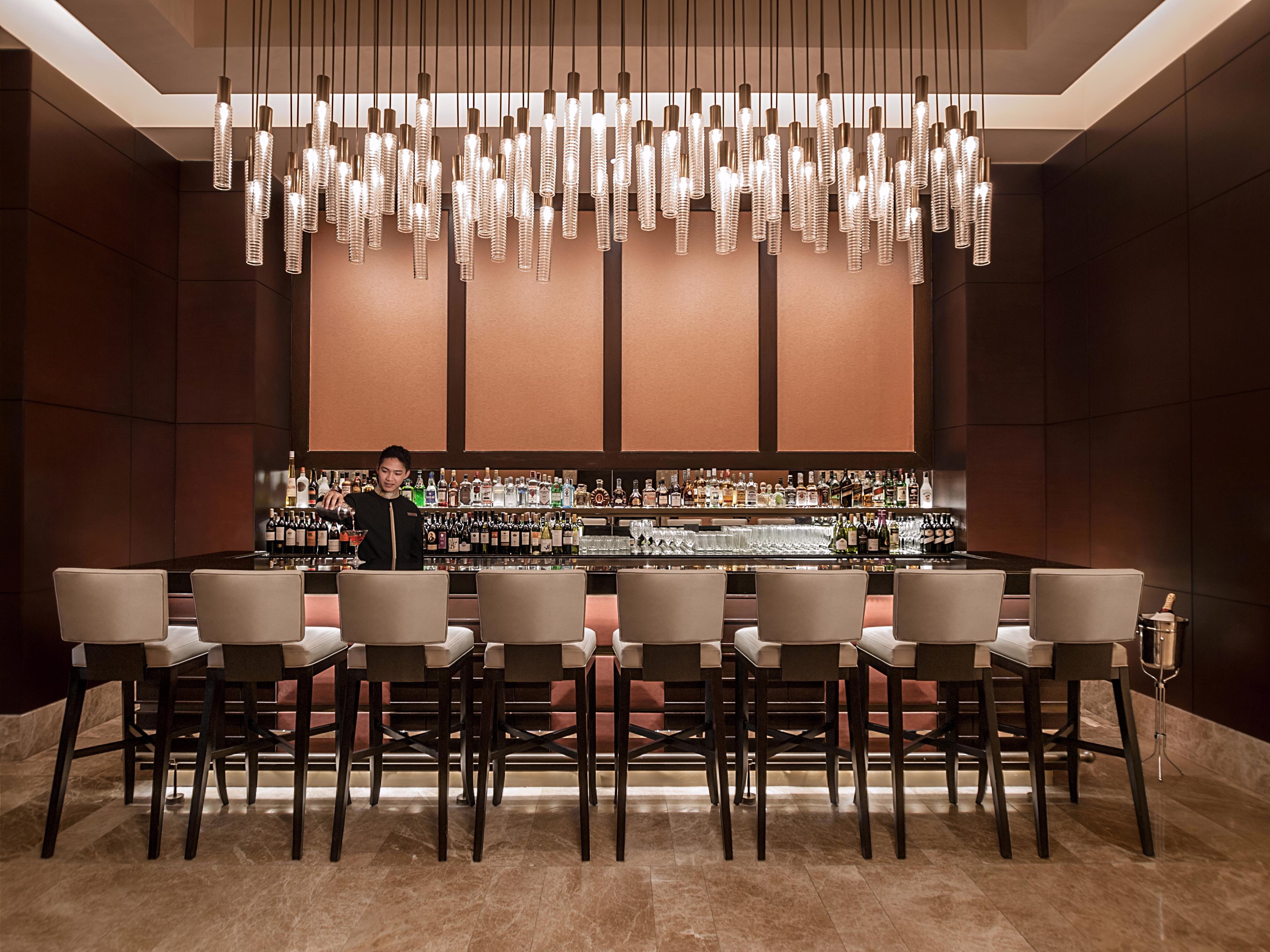 Crimson Hotel Filinvest City, Manila Muntinlupa City Екстериор снимка The bar at the lobby