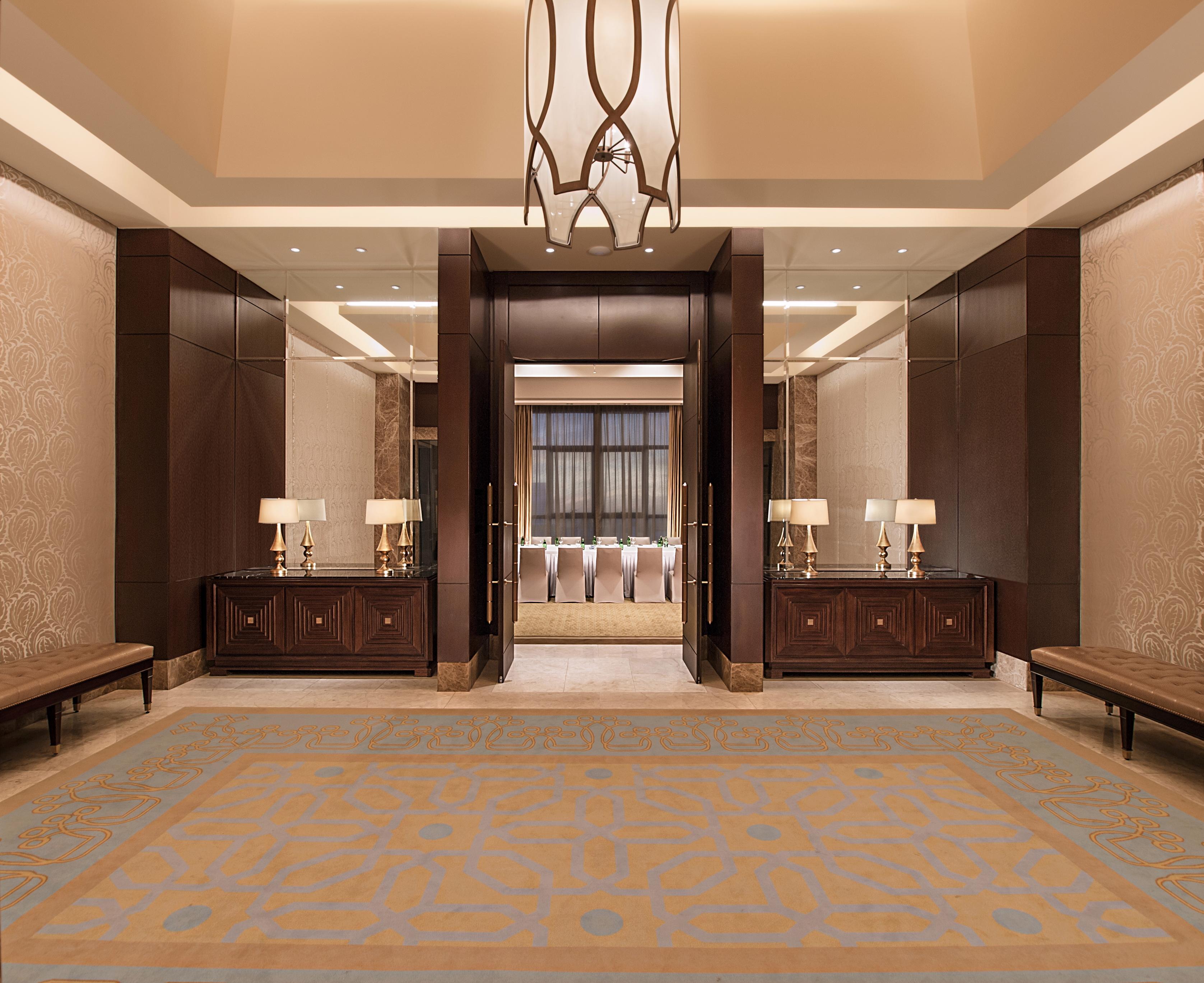 Crimson Hotel Filinvest City, Manila Muntinlupa City Екстериор снимка The entrance to the club