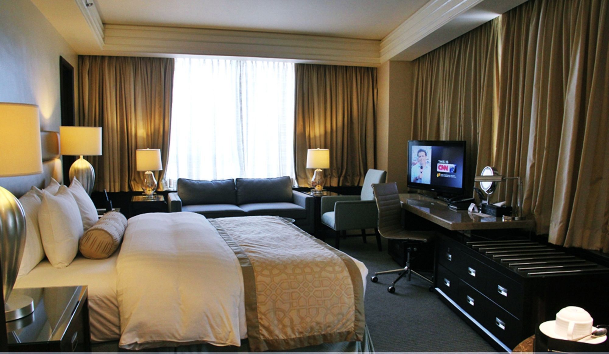 Crimson Hotel Filinvest City, Manila Muntinlupa City Екстериор снимка A room at the hotel