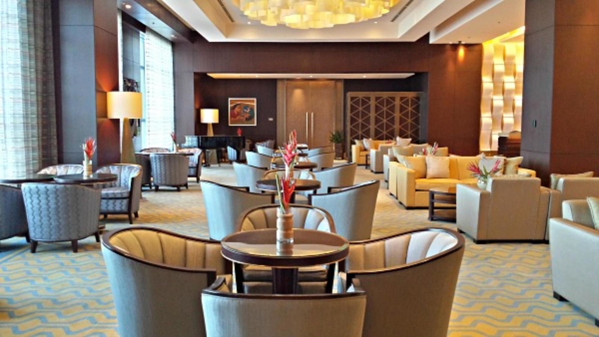 Crimson Hotel Filinvest City, Manila Muntinlupa City Екстериор снимка The lounge at the airport